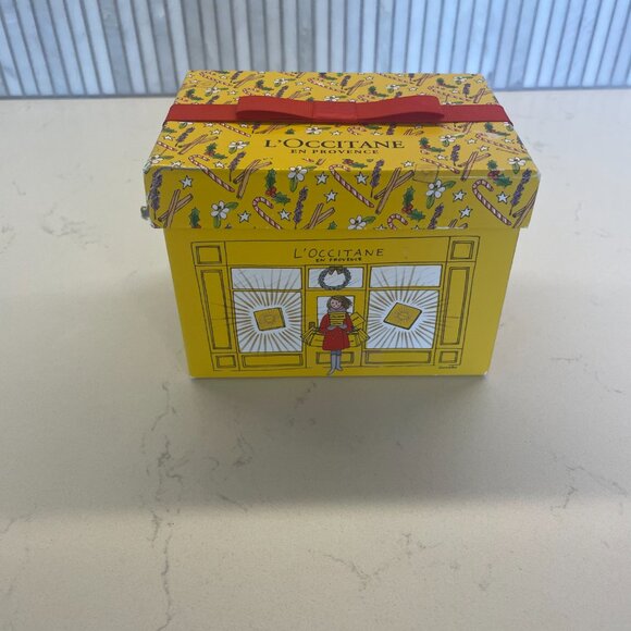 L'Occitane Yellow Holiday Gift Set with Travel Size‎ Toiletries, NWT - Picture 3 of 10